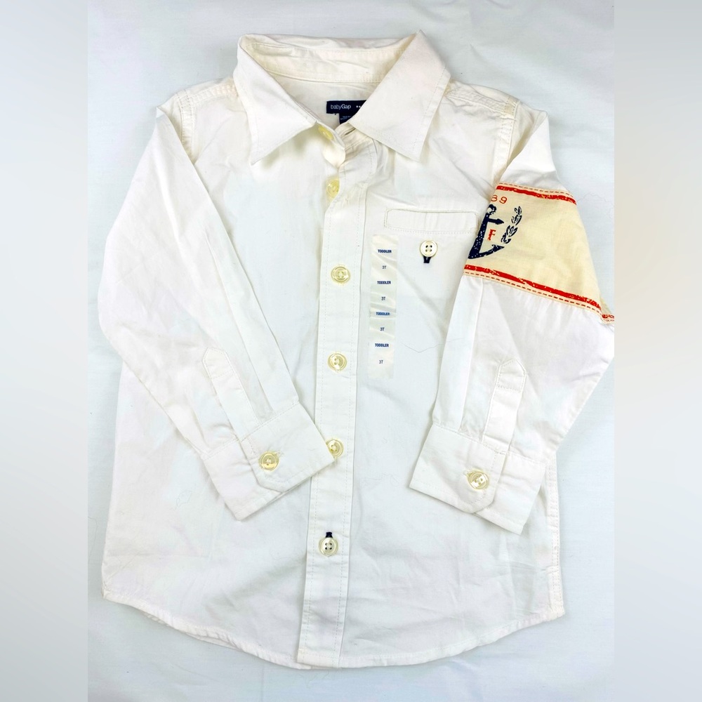 Brand New Stylish Baby Gap button down shirt. Size 3T